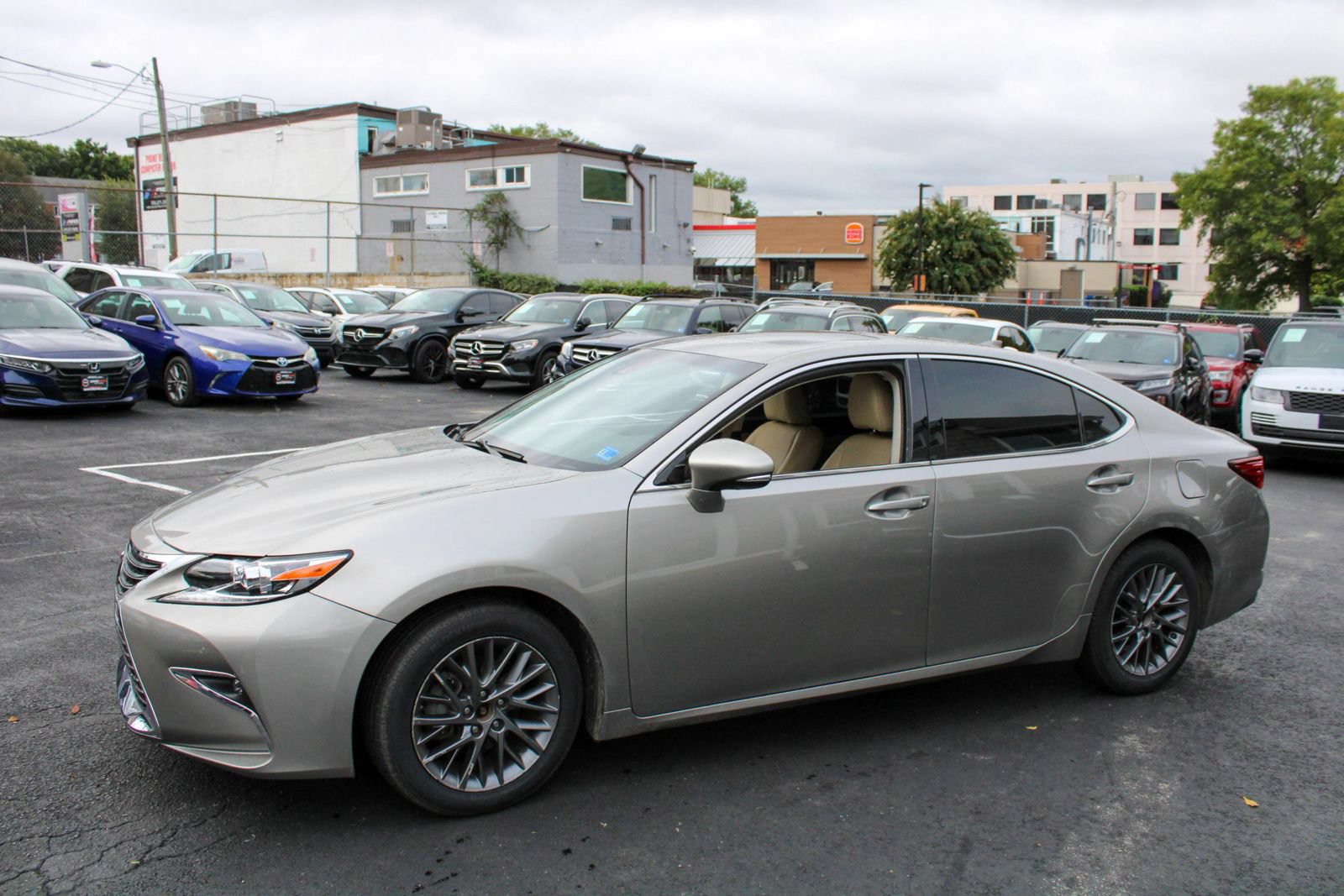 Used 2018 Lexus ES 350 w/ Navigation System Package FWD image 5