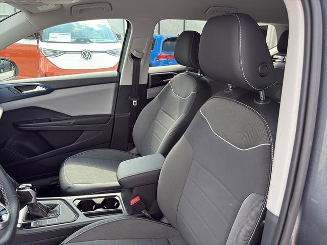 Certified 2023 Volkswagen Taos SE image 11