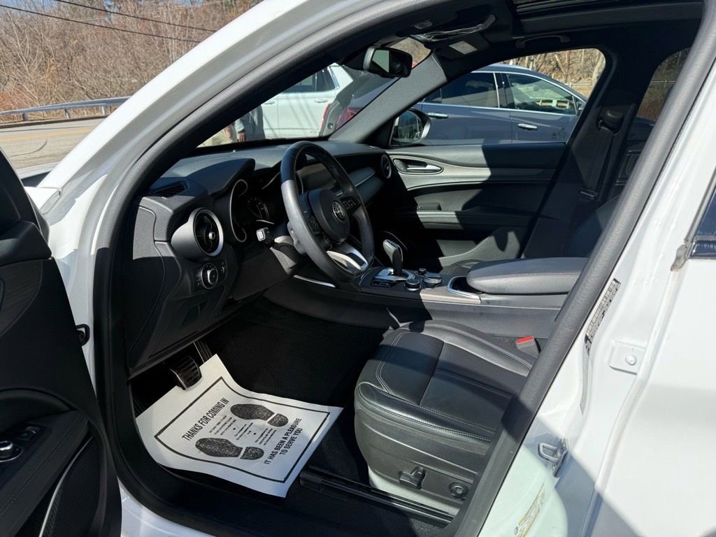 Used 2023 Alfa Romeo Stelvio Ti image 16