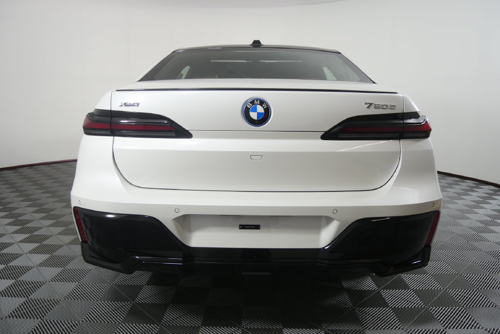 New 2026 BMW 750e xDrive w/ Executive Package AWD/4WD image 5