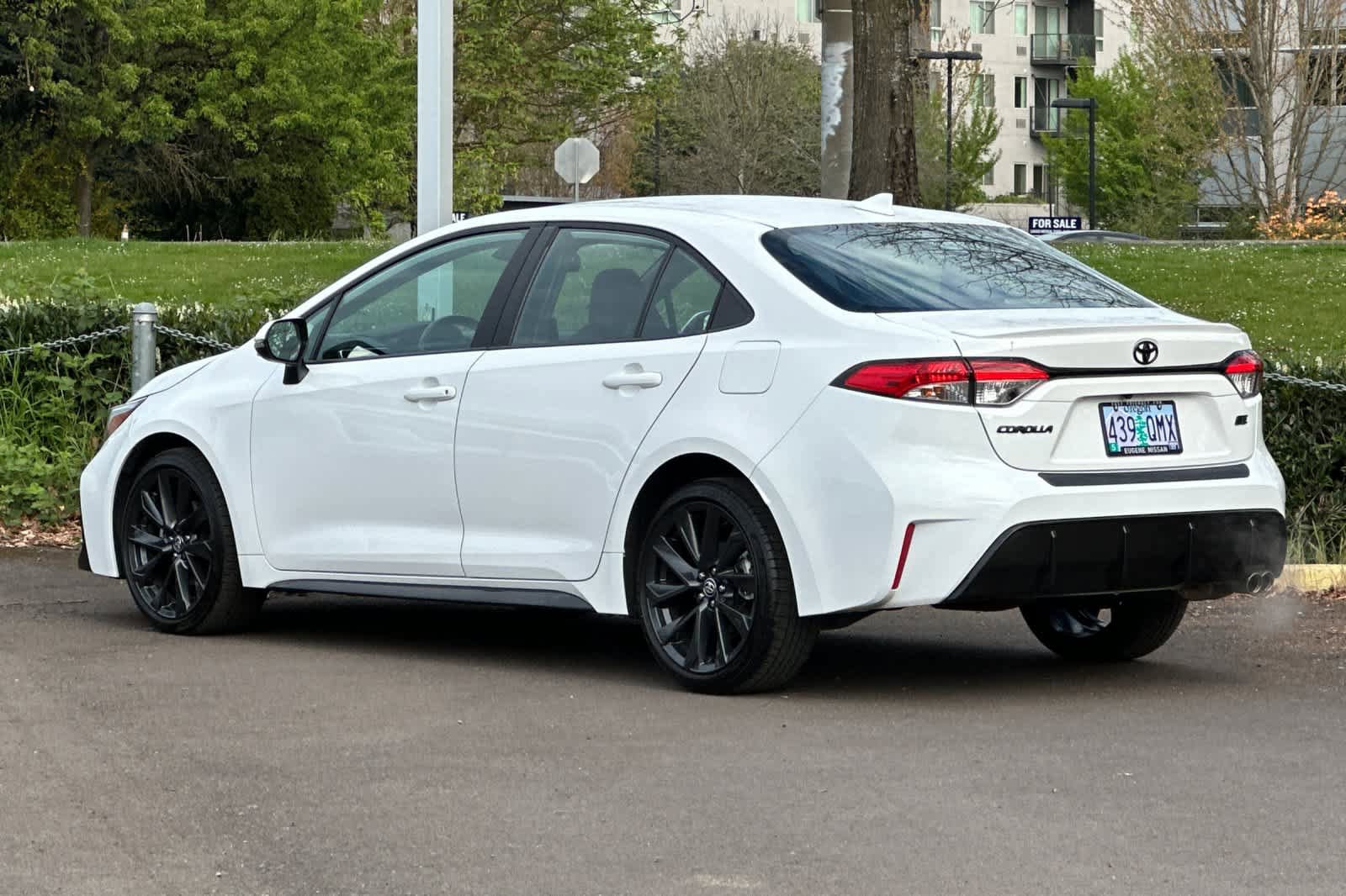 Used 2023 Toyota Corolla SE w/ Carpet Mat Package (TMS) FWD image 6