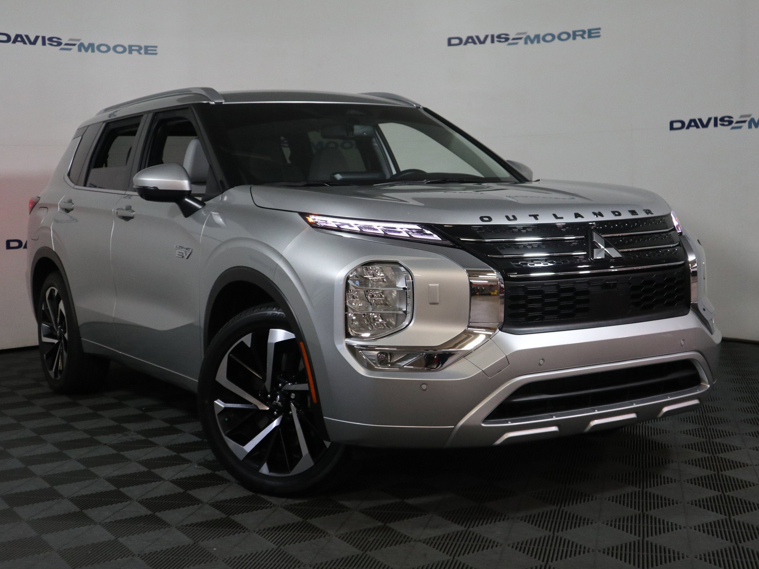 Used 2024 Mitsubishi Outlander SEL image 2