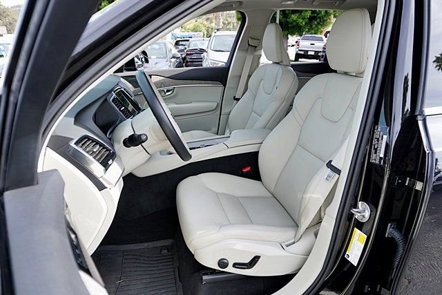 Used 2025 Volvo XC90 B6 Plus w/ Protection Package Premier image 15