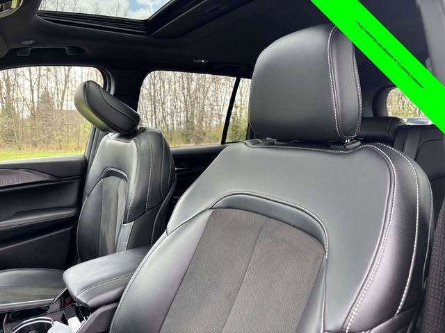 Used 2023 Jeep Grand Cherokee Altitude AWD/4WD image 6