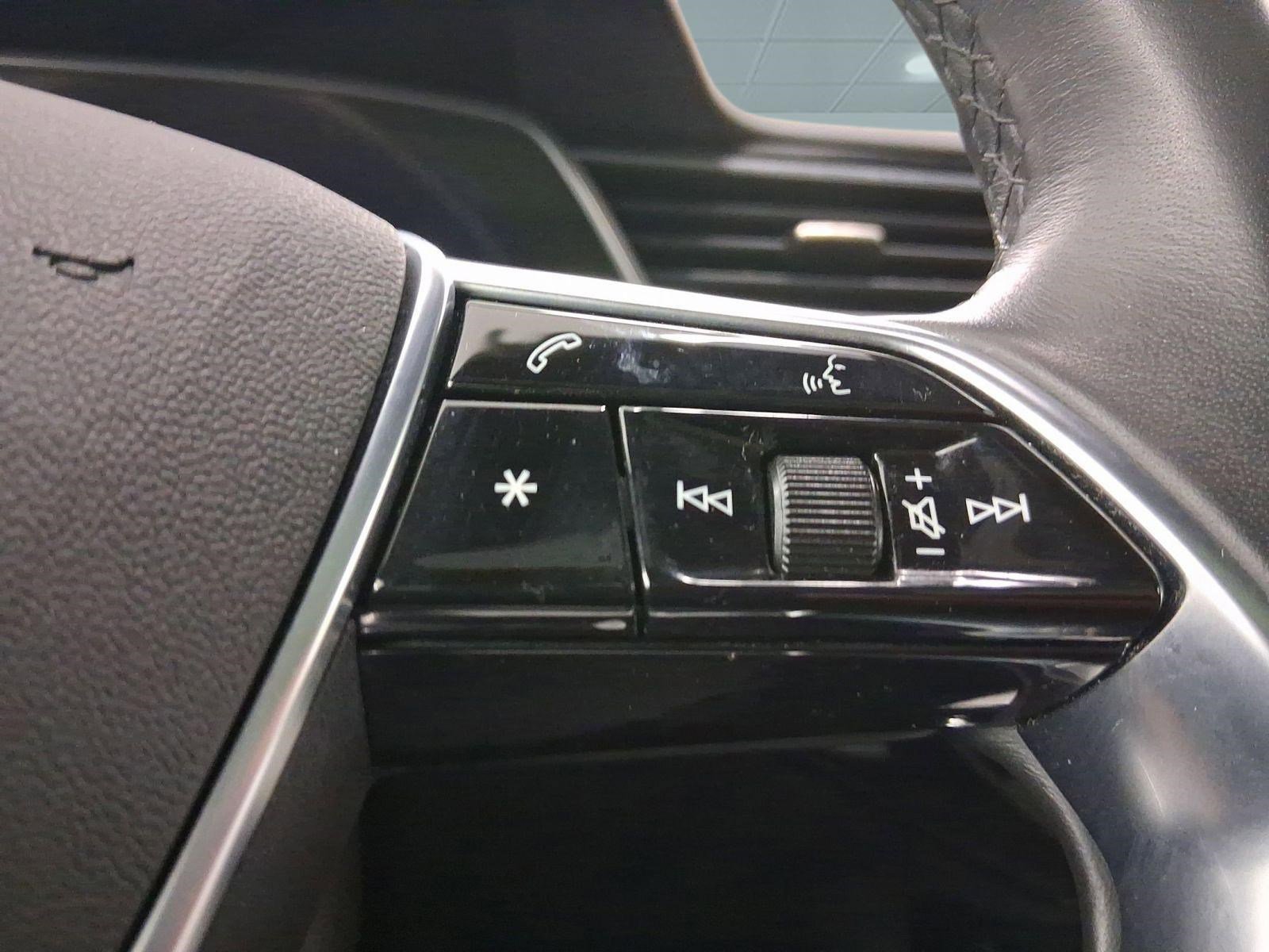 Used 2022 Audi e-tron Premium Plus w/ Premium Plus Package image 19