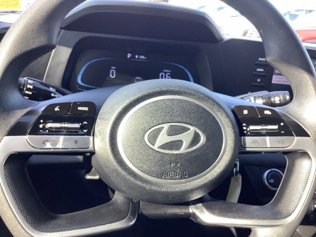 Certified 2024 Hyundai Elantra SE FWD image 31