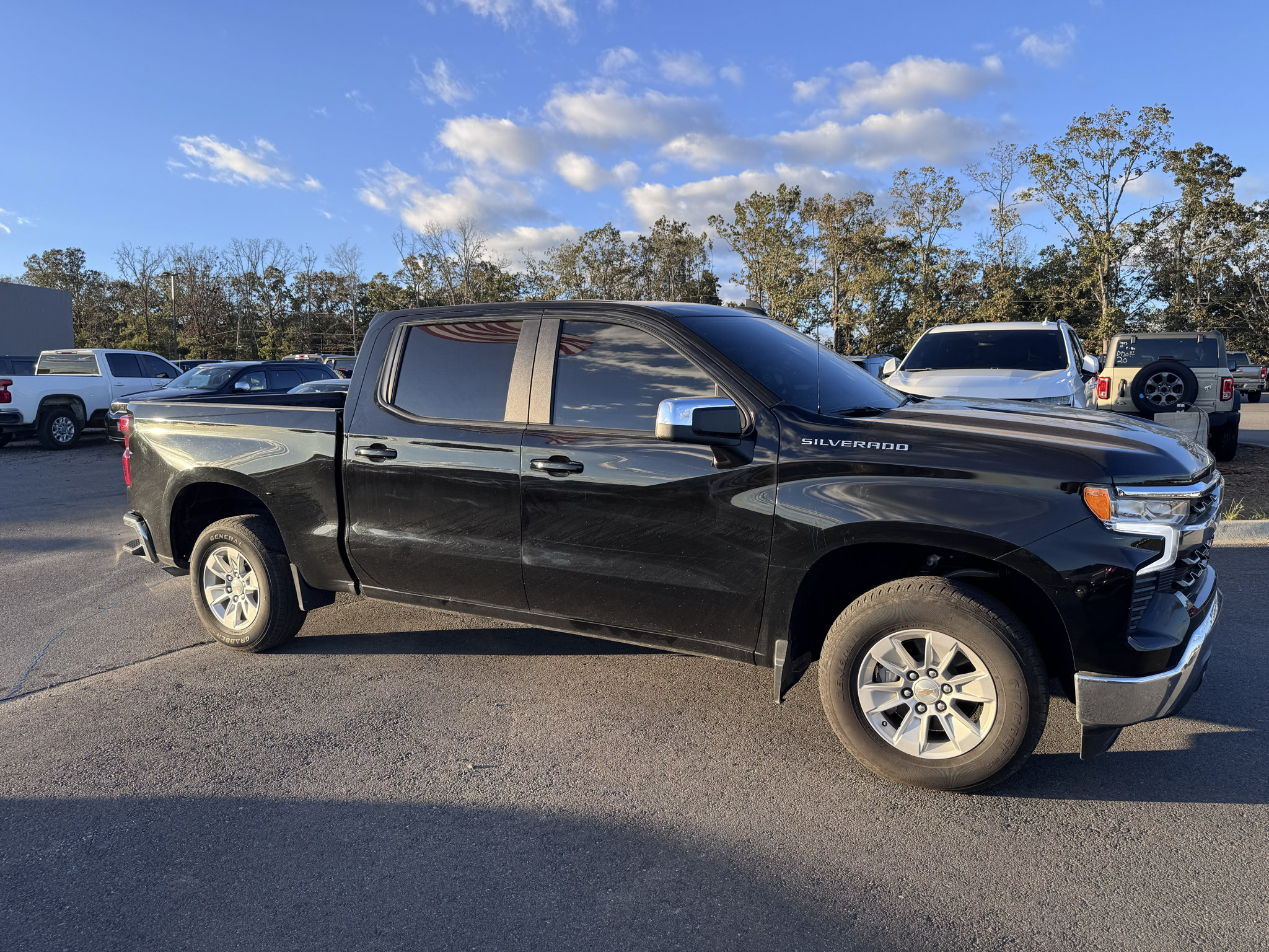 Used 2025 Chevrolet Silverado 1500 LT RWD image 4