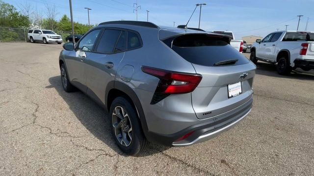 New 2026 Chevrolet Trax LT w/ Sunroof Package FWD image 8