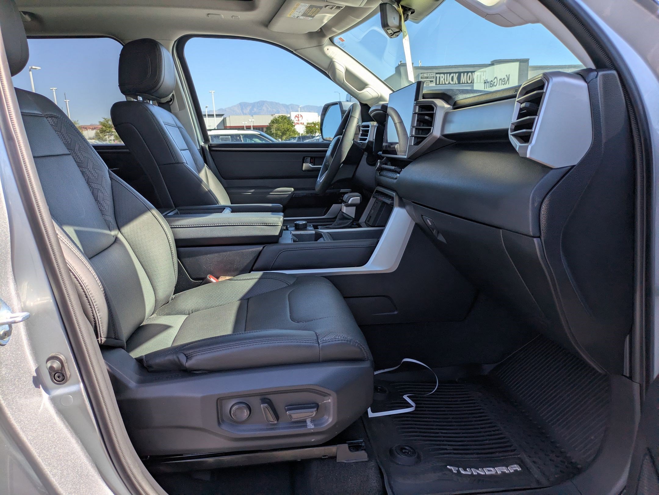 Used 2023 Toyota Tundra Limited image 30