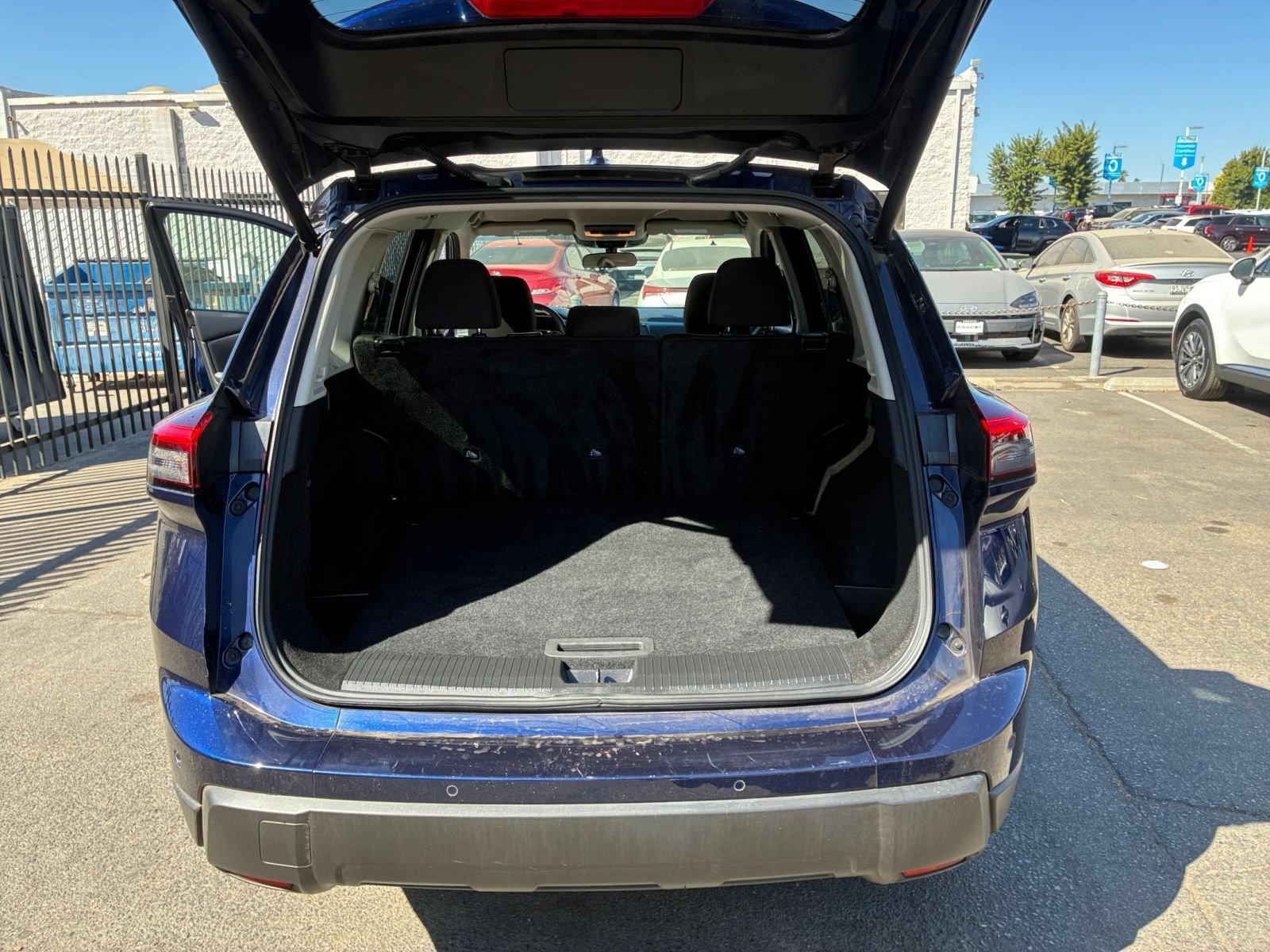 Used 2025 Nissan Rogue SV FWD image 31