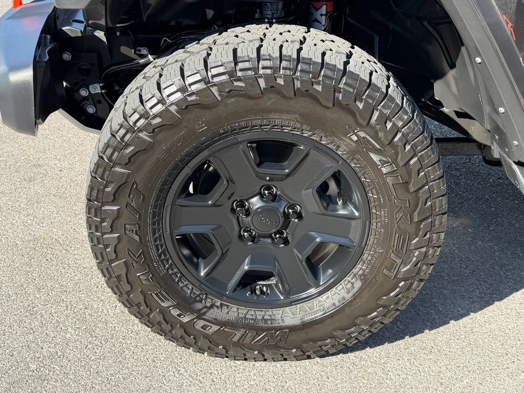 Used 2023 Jeep Gladiator Mojave AWD/4WD image 25