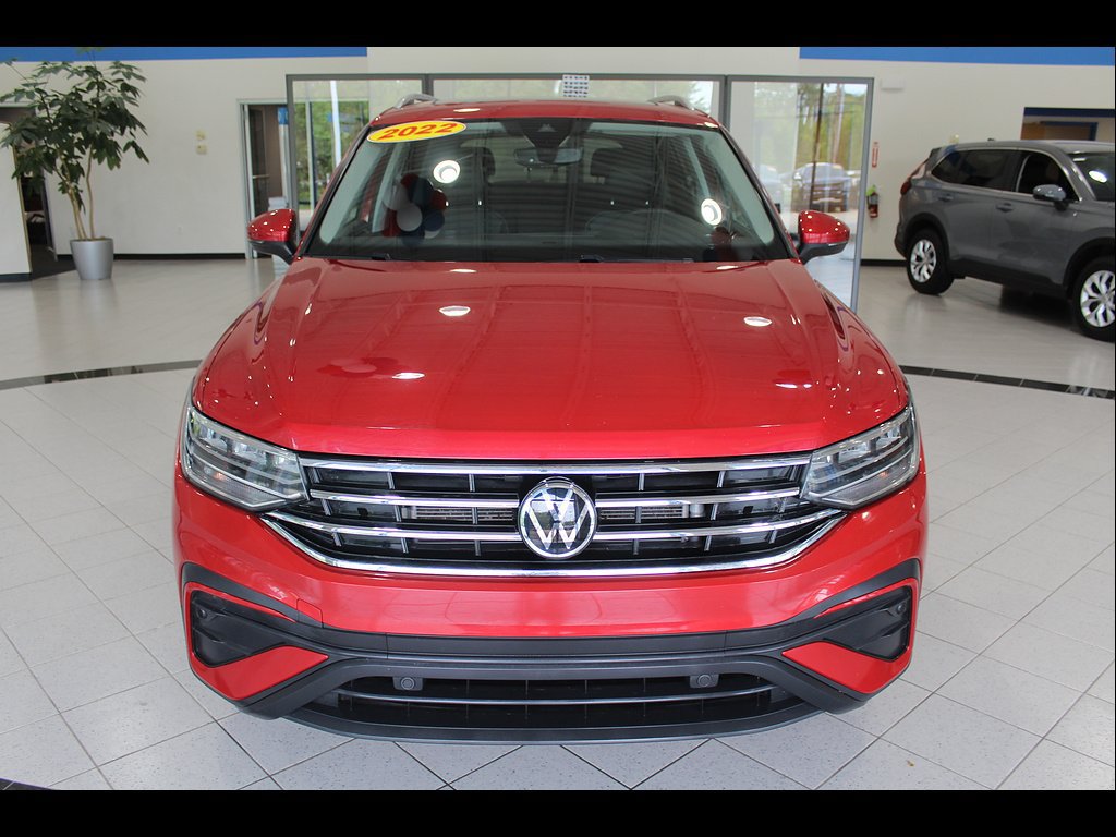Used 2022 Volkswagen Tiguan SE AWD/4WD image 2