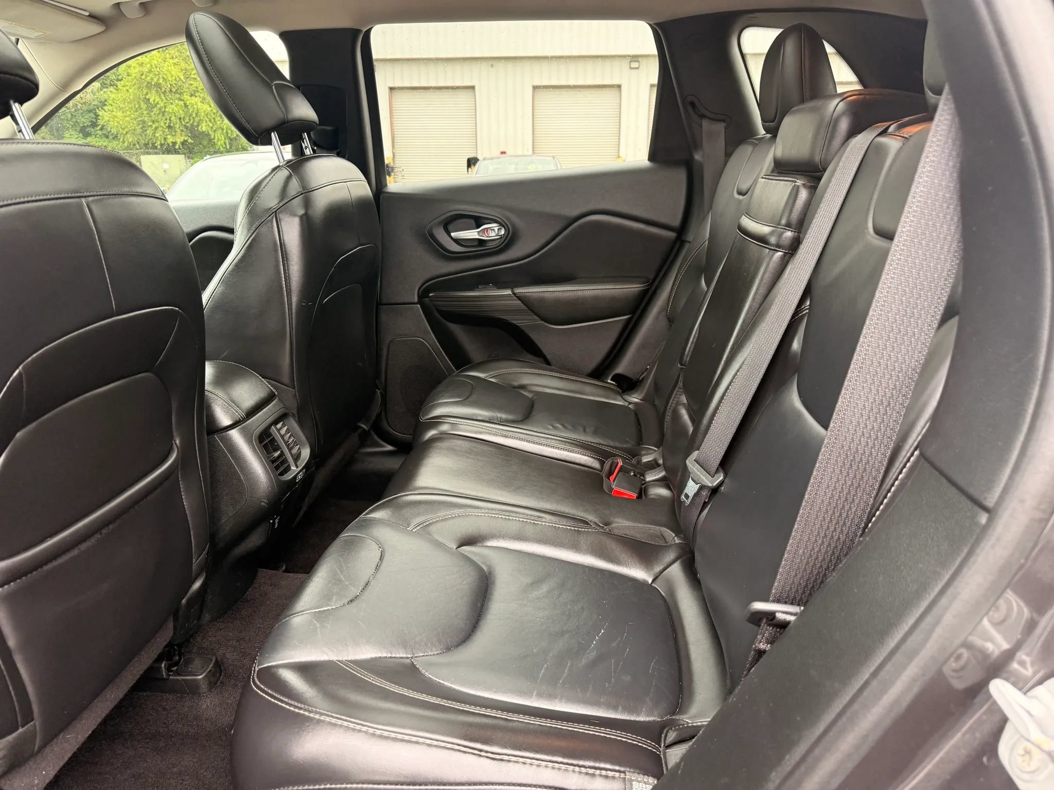 Used 2016 Jeep Cherokee Limited AWD/4WD image 21