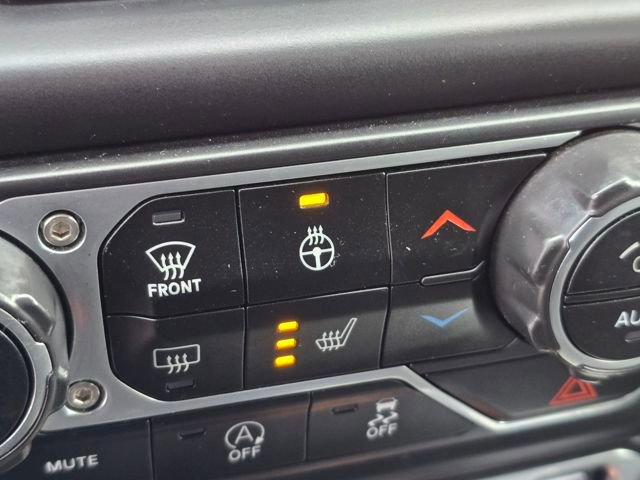 Used 2022 Jeep Wrangler Unlimited Sahara w/ Cold Weather Group image 19