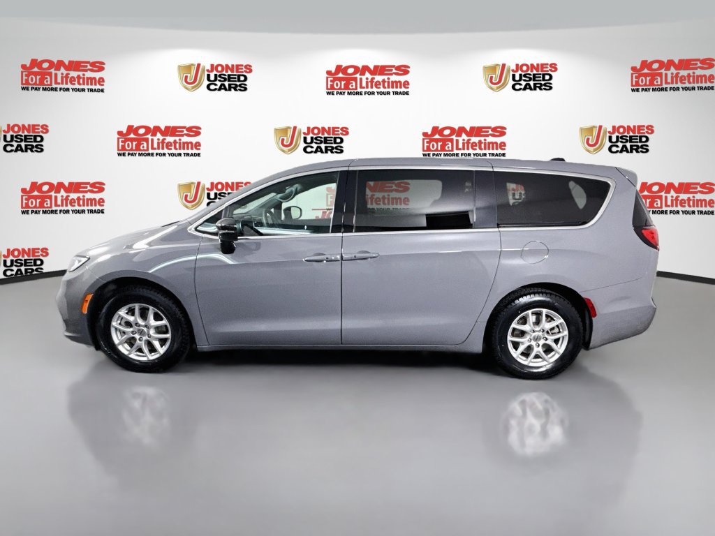 Used 2025 Chrysler Pacifica Select FWD image 13