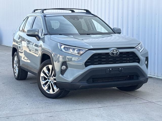 Used 2021 Toyota RAV4 XLE Premium image 2