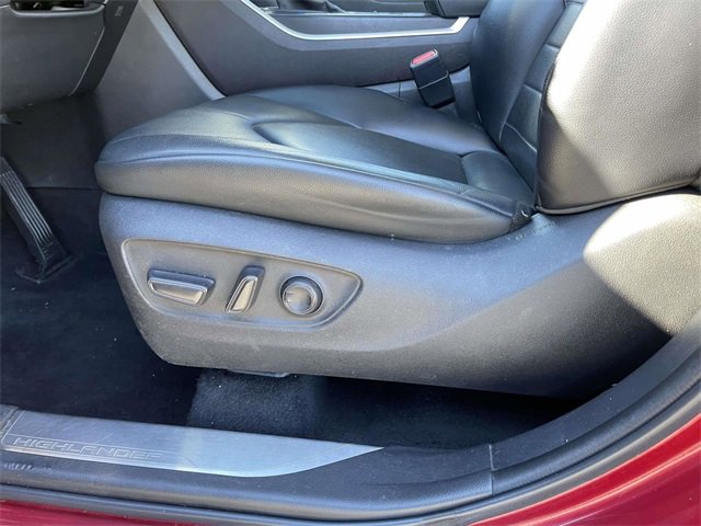 Used 2022 Toyota Highlander XLE image 23