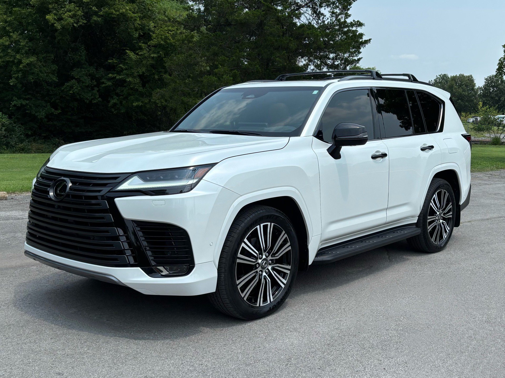 Used 2025 Lexus LX 700h Luxury w/ Appearance Package AWD/4WD image 2