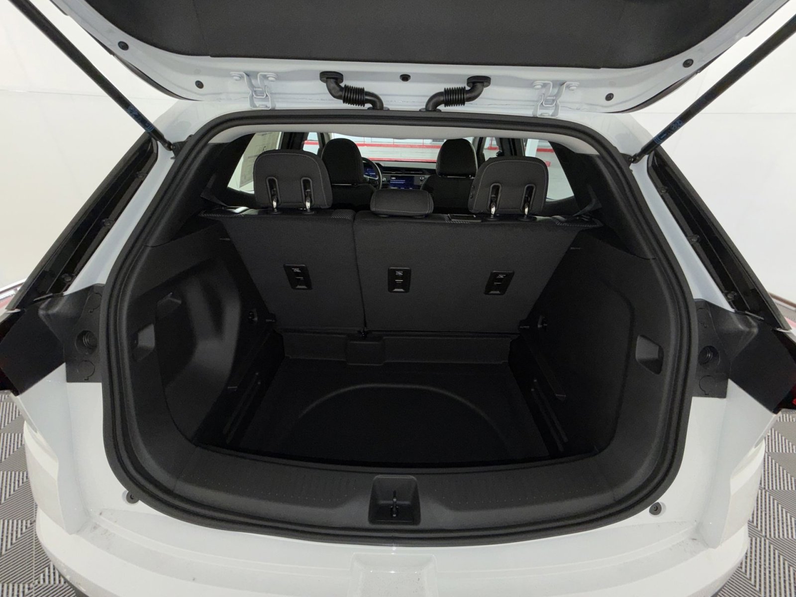 New 2027 Chevrolet Bolt LT w/ Comfort Package image 25