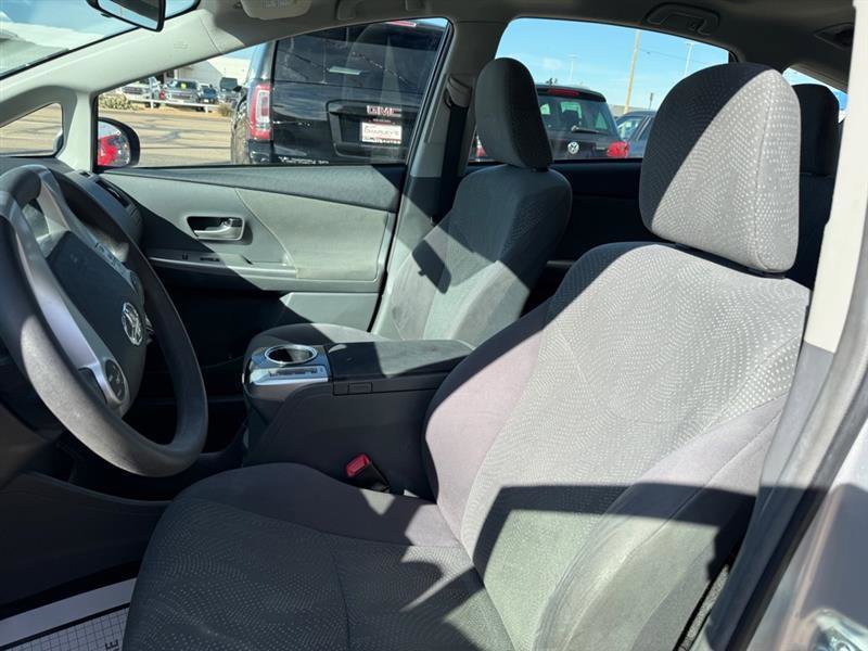 Used 2014 Toyota Prius V Three FWD image 9