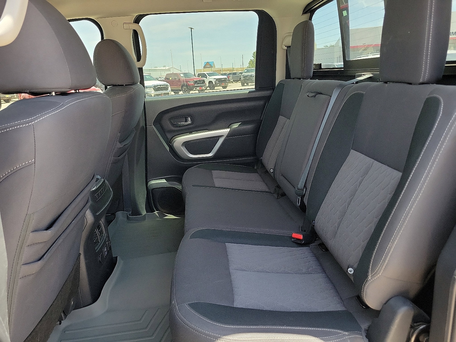 Used 2020 Nissan Titan SV w/ SV Convenience Package image 8