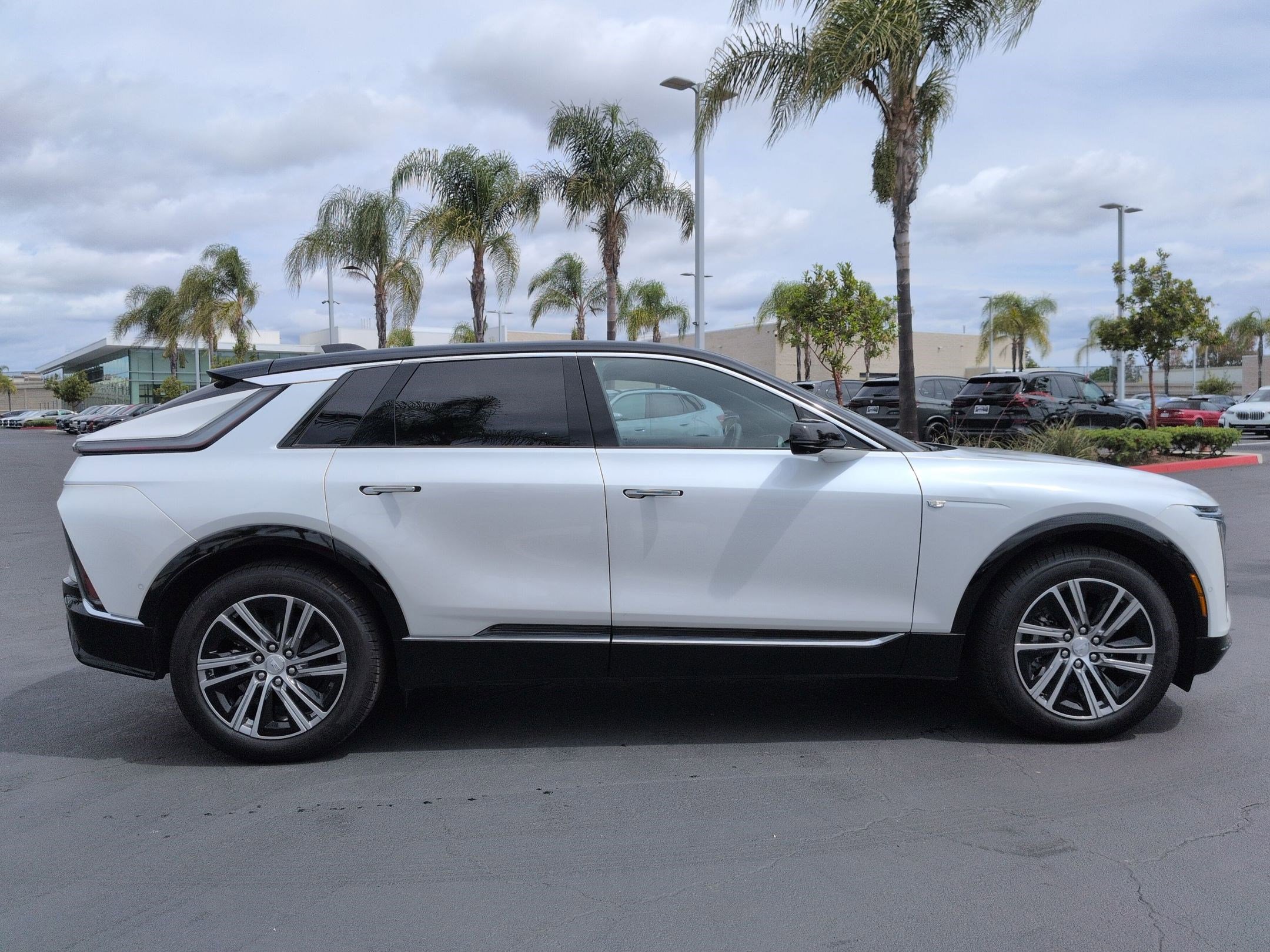 Used 2025 Cadillac Lyriq Luxury image 11