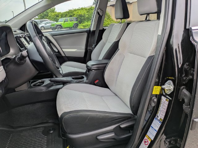 Used 2018 Toyota RAV4 XLE w/ Plus Extra Value Package AWD/4WD image 7