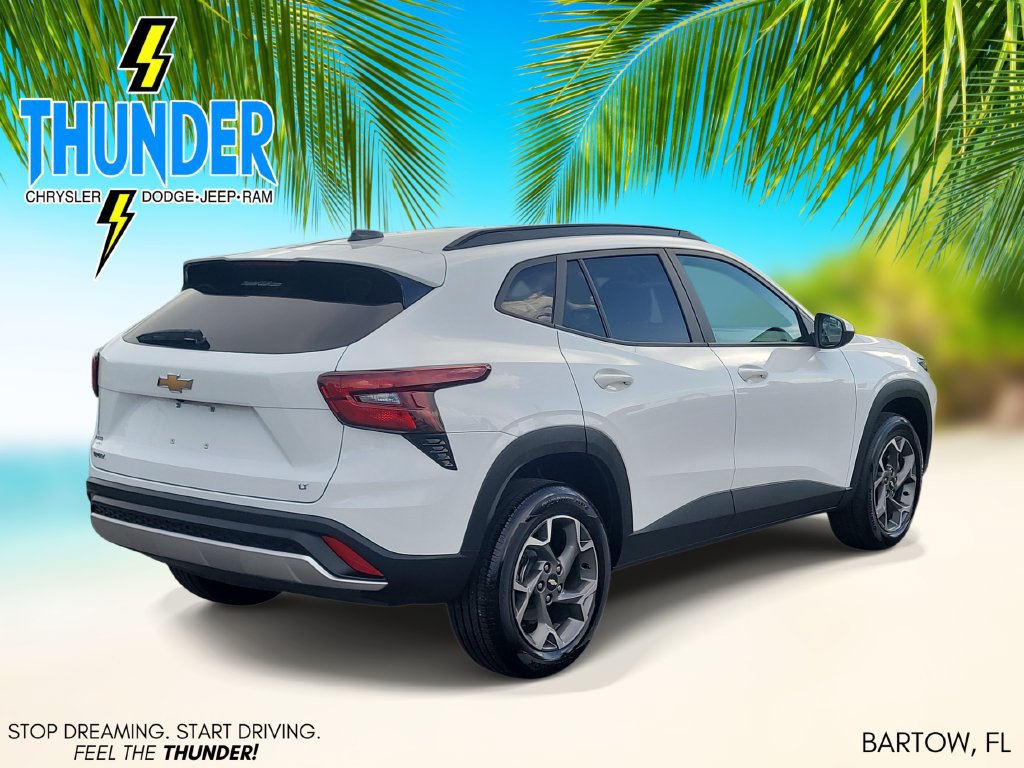 Used 2025 Chevrolet Trax LT FWD image 4