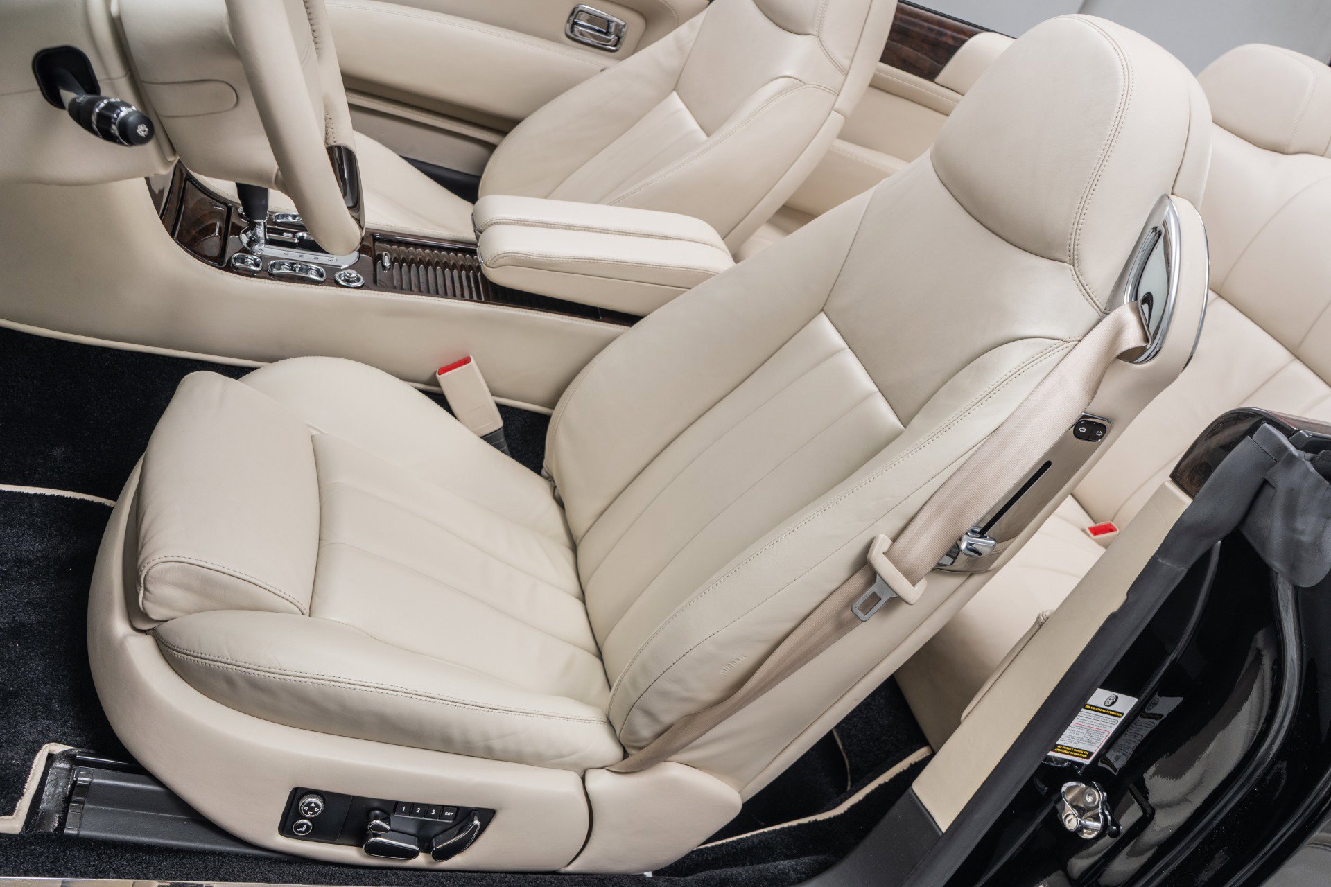 Used 2009 Bentley Azure RWD image 24