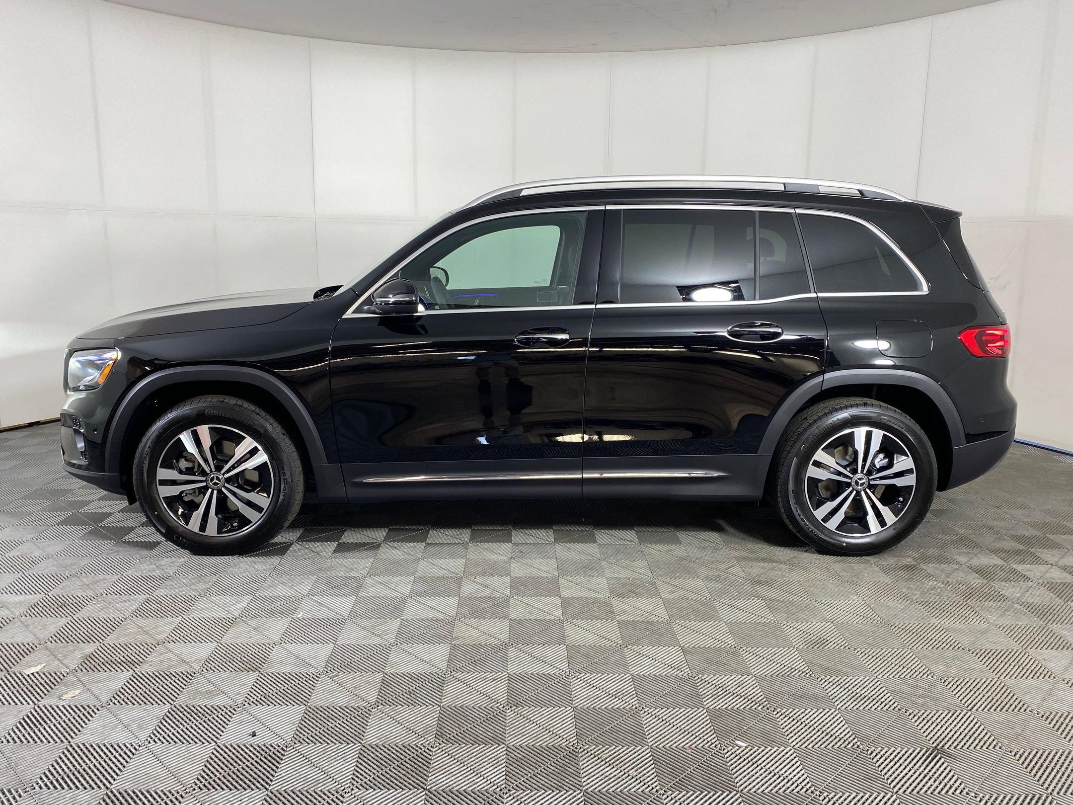 New 2025 Mercedes-Benz GLB 250 4MATIC video 2