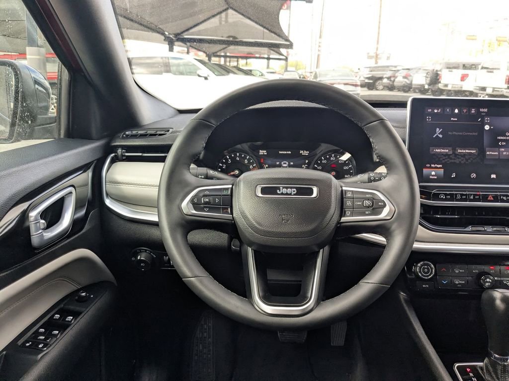 Used 2025 Jeep Compass Limited image 17