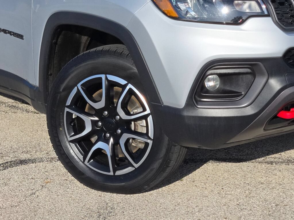 Used 2024 Jeep Compass Trailhawk AWD/4WD video 3
