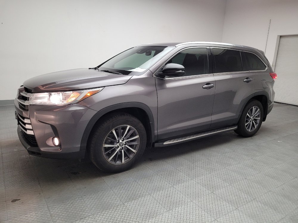 Used 2019 Toyota Highlander XLE image 2