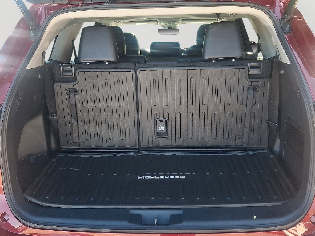 Used 2022 Toyota Highlander XLE AWD/4WD image 28