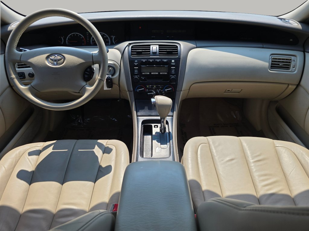 Used 2002 Toyota Avalon XL w/ Luxury Pkg FWD image 2