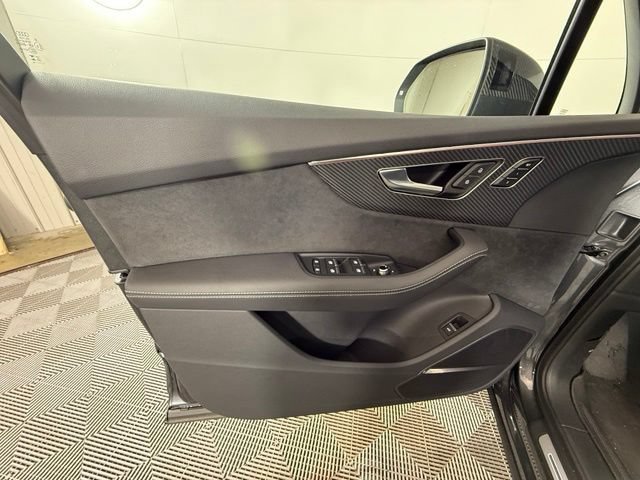 Used 2025 Audi SQ7 Prestige AWD/4WD image 14
