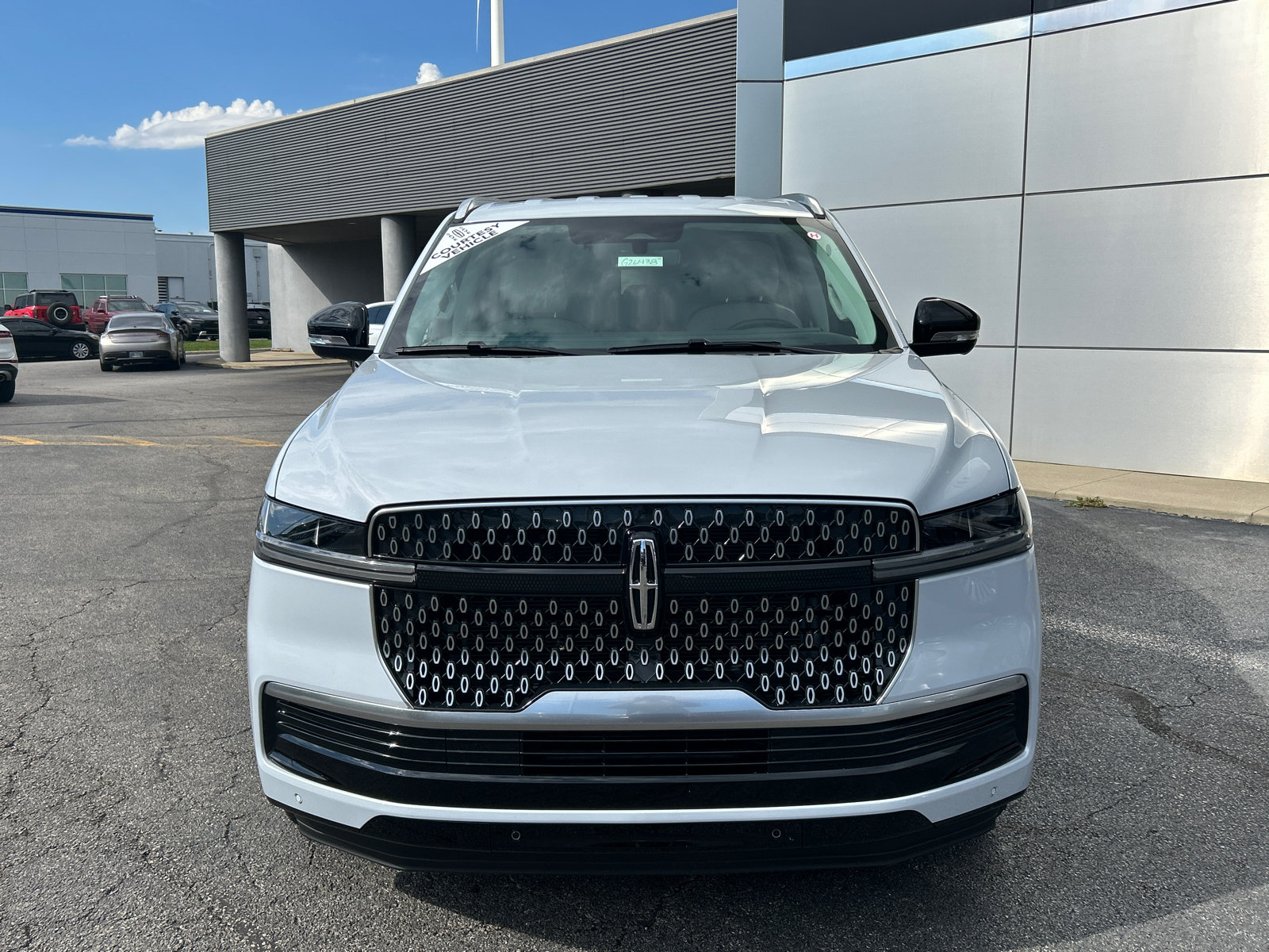 New 2026 Lincoln Navigator Premiere AWD/4WD image 2
