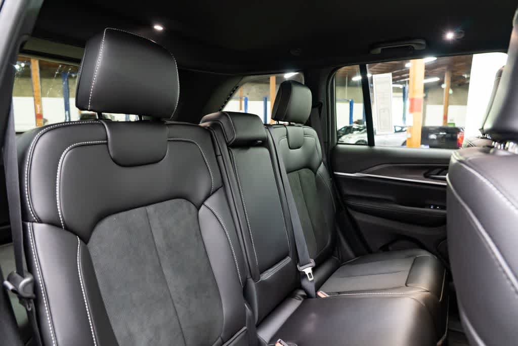 New 2026 Jeep Grand Cherokee Altitude AWD/4WD image 30