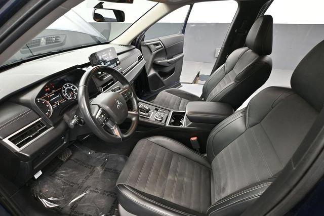 Used 2024 Mitsubishi Outlander SE AWD/4WD image 16