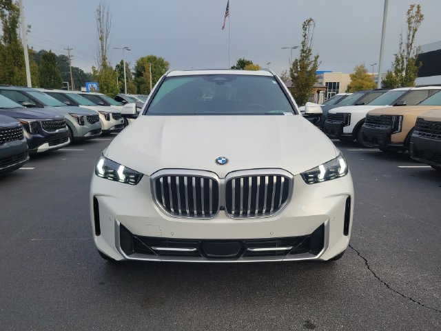 Used 2024 BMW X5 sDrive40i w/ Parking Assistance Package RWD image 2