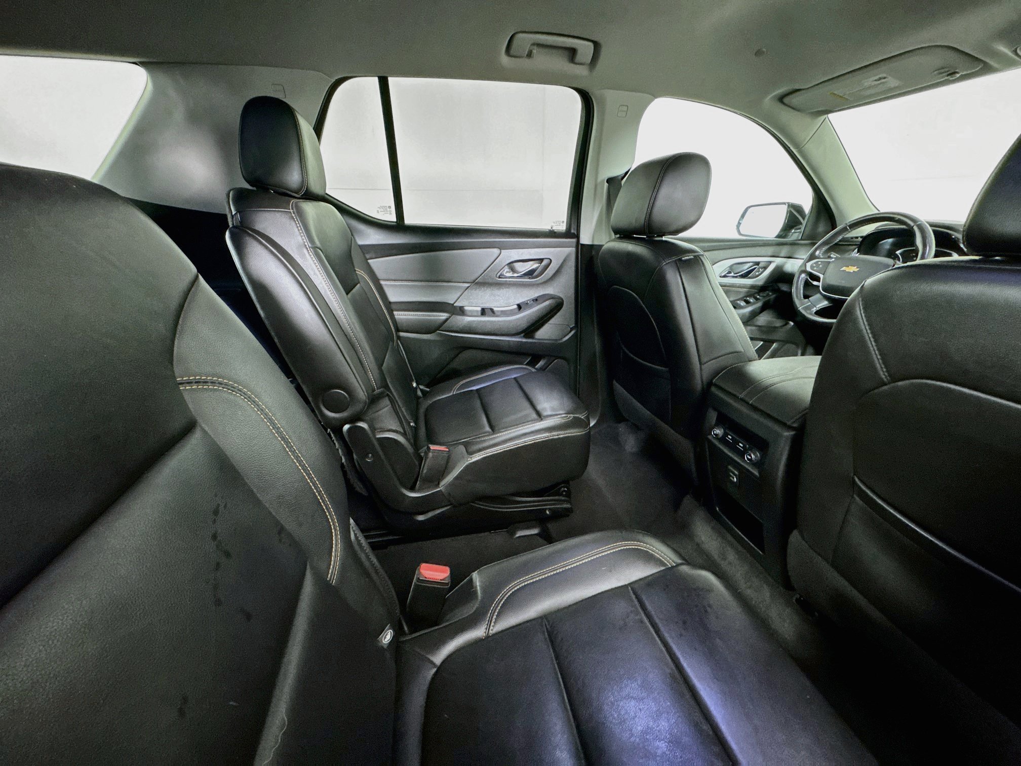 Used 2020 Chevrolet Traverse LT FWD image 25