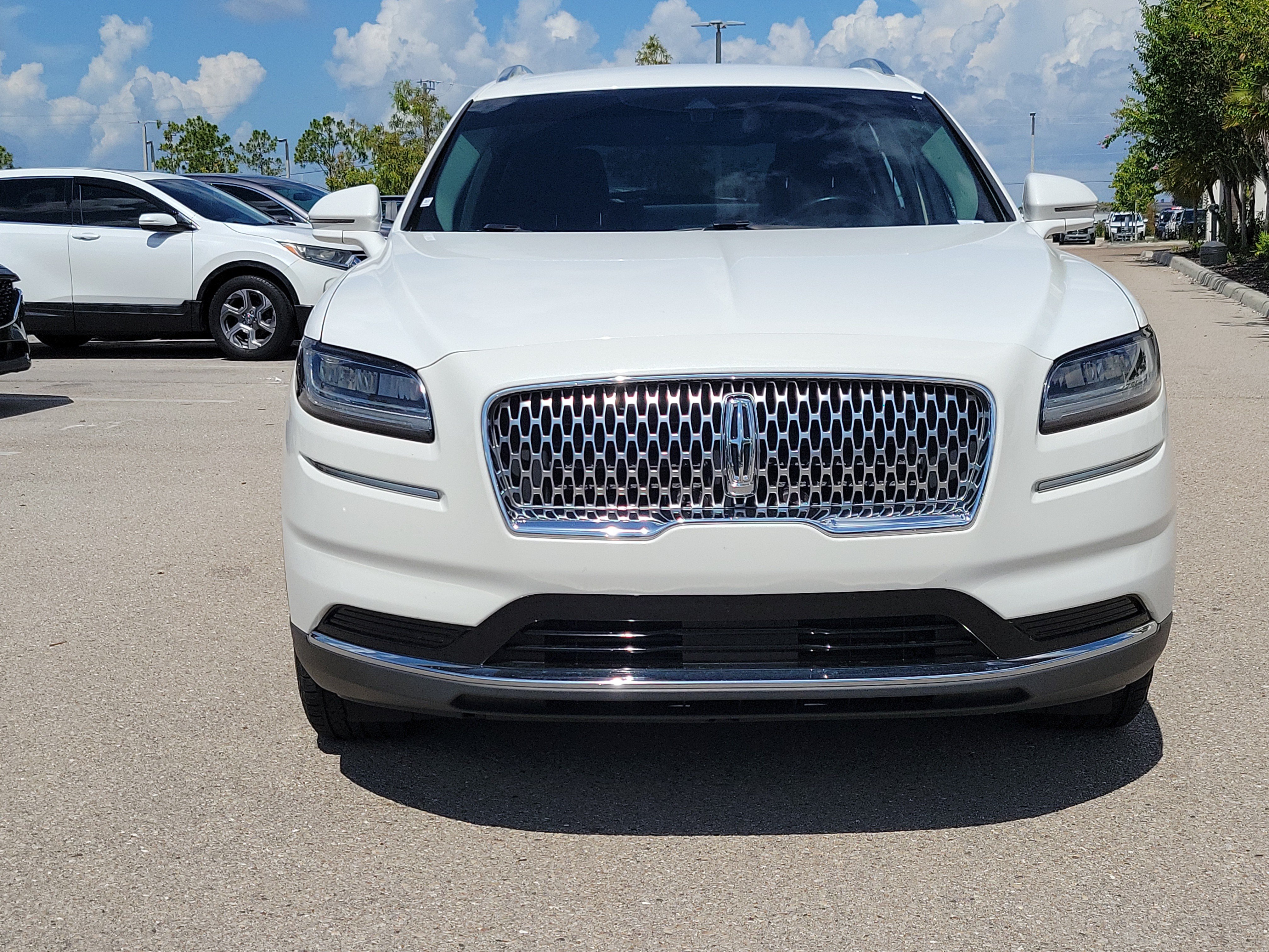Used 2021 Lincoln Nautilus FWD image 2