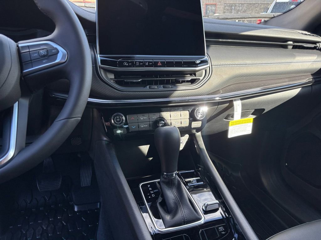 New 2026 Jeep Compass Latitude image 13