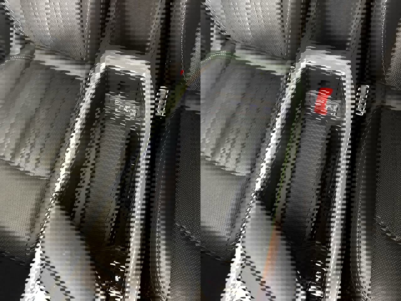 Used 2020 Audi e-tron Premium Plus image 16