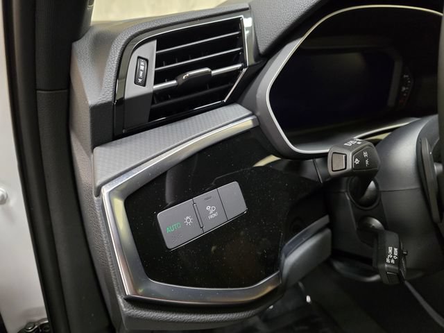 Certified 2025 Audi Q3 2.0T Premium w/ Convenience Plus Package AWD/4WD image 15