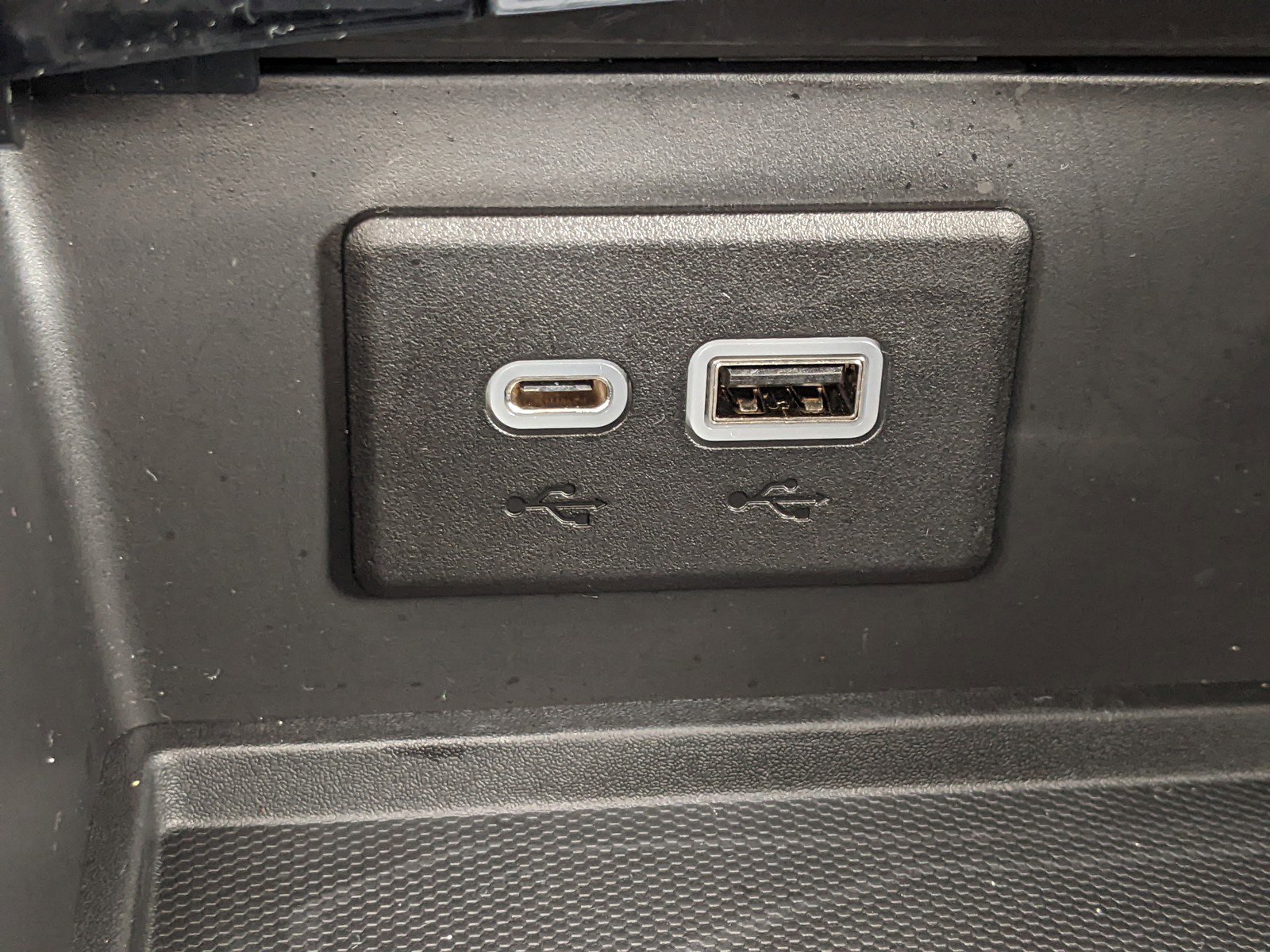 Used 2022 Buick Envision Essence w/ Sport Touring Package image 51