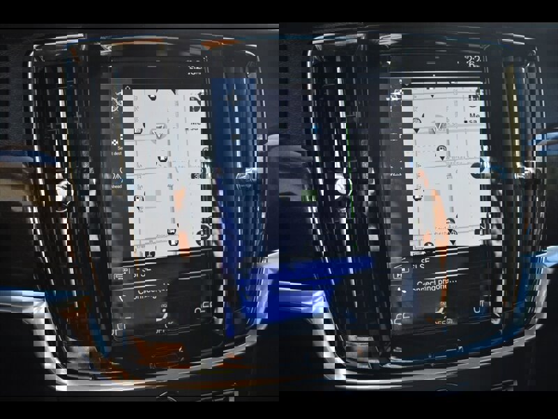 Used 2017 Volvo S90 T5 Momentum w/ Vision Package image 10