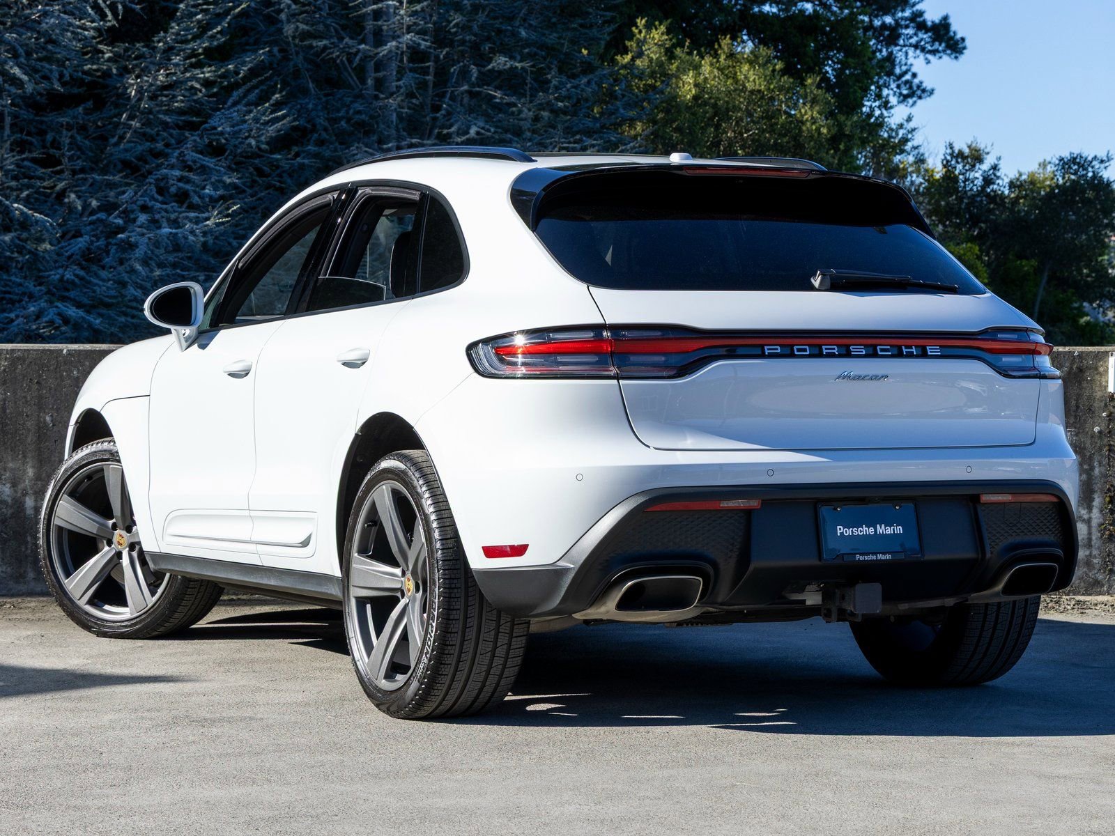 Certified 2025 Porsche Macan image 3