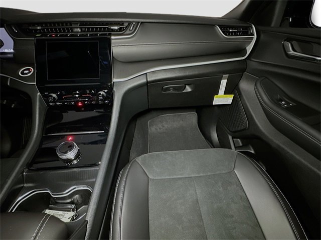 New 2025 Jeep Grand Cherokee L Altitude image 26