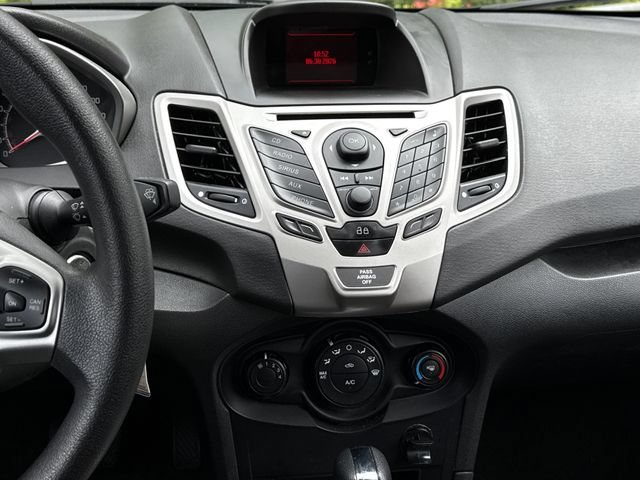 Used 2013 Ford Fiesta SE FWD image 10